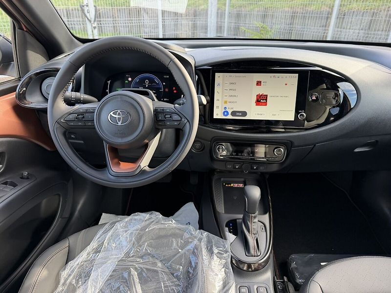 Toyota Aygo 1.5. Hybrid Executive - akční - fotka 9 z 9