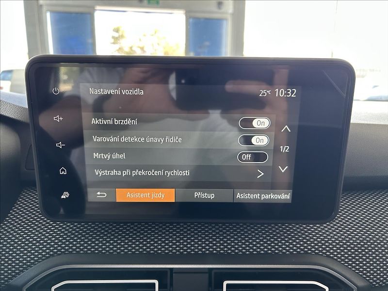 Dacia Sandero 1,0   ČR,1.MAJITEL,ZÁRUKA 3/20 - fotka 18 z 27