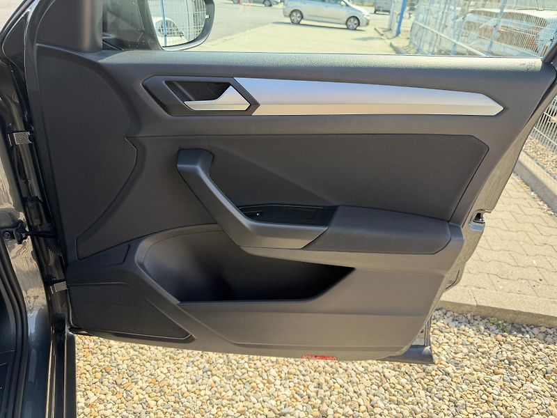 Volkswagen T-Roc 1,5 TSi/110kW LIFE - DSG,TZ,.. - fotka 48 z 64