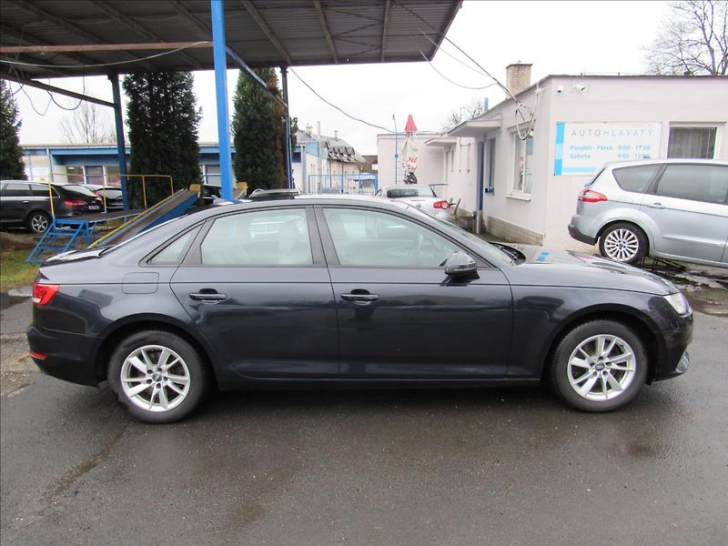 Audi A4 2,0 TDI 110kW Sedan - fotka 8 z 34