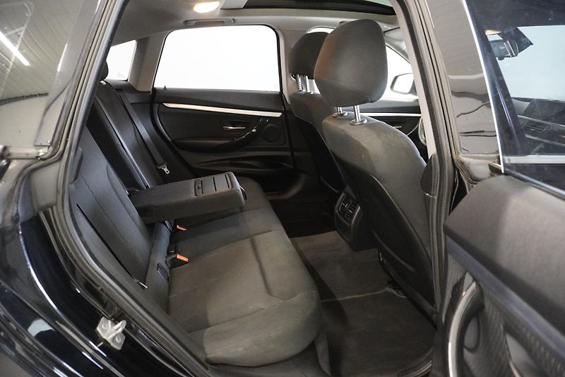 BMW Řada 3 320i LUXURY LINE AUTOMAT - fotka 31 z 35
