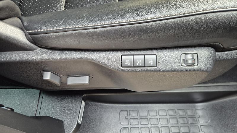 Peugeot Traveller (2021) 2.0 BlueHDi ALLURE L3 - fotka 18 z 25