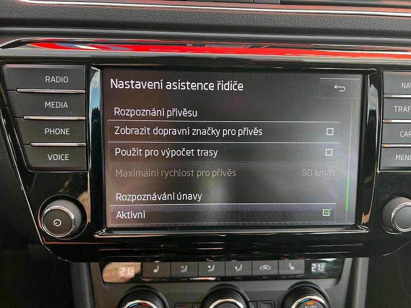 Škoda Superb 1.6TDI DSG Style Panorama - fotka 16 z 23