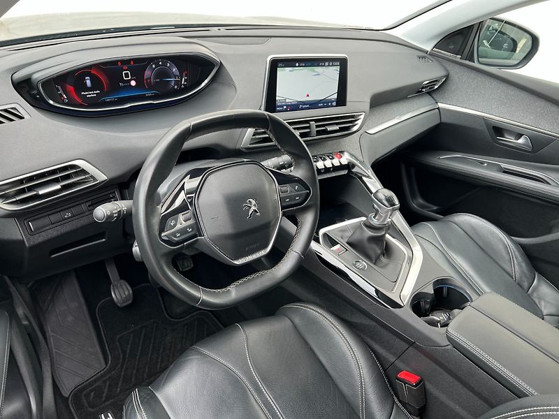 Peugeot 3008 (2019) 1.2PT 96kW! Allure! Tažné! LED - fotka 13 z 38