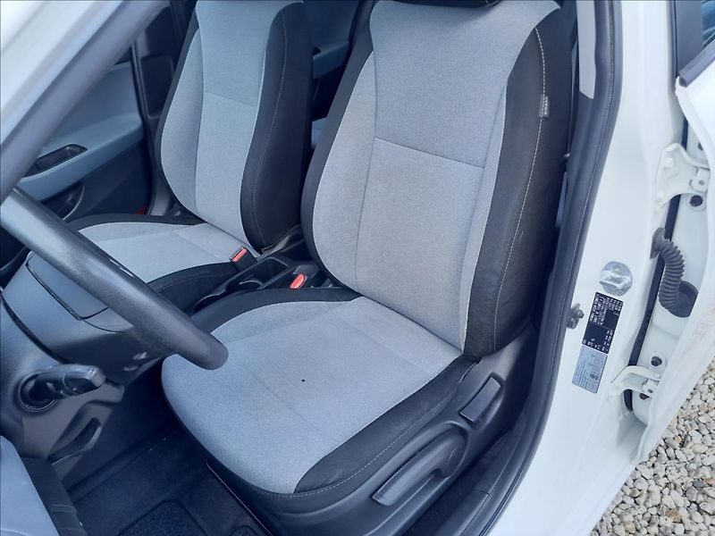 Hyundai i20 1,25i 16V 55kW - fotka 17 z 45