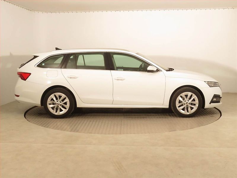 Škoda Octavia (2021) Ambition 2.0 TDI, Tempomat - fotka 6 z 15