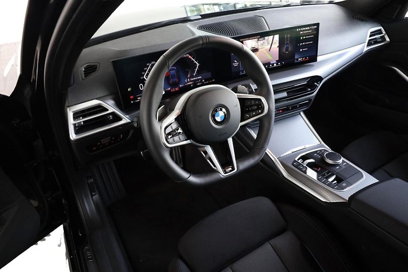 BMW Řada 3 330i xDrive Touring - fotka 2 z 21