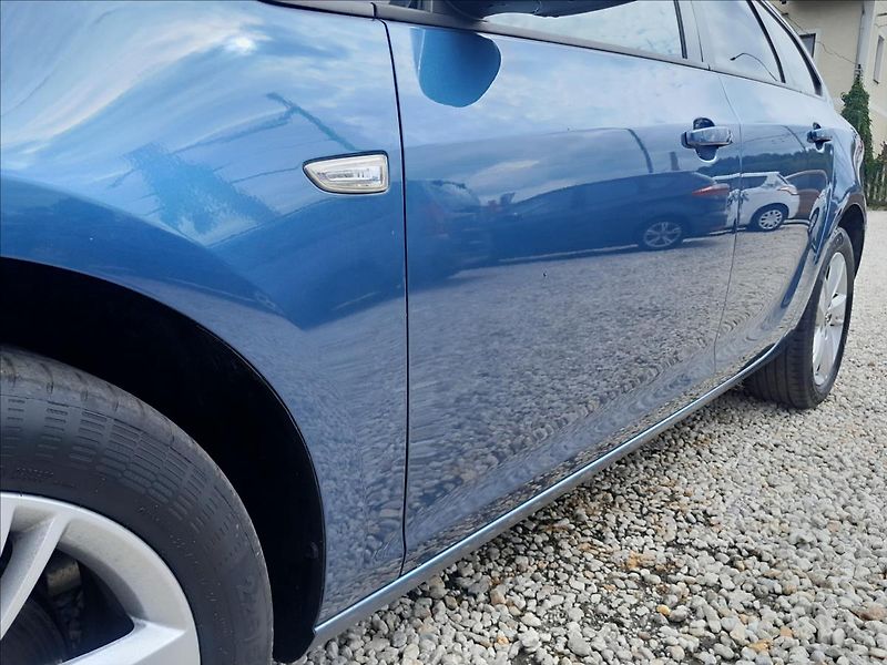 Opel Astra 1,6 TDCI 100kW SPORTS TOURER - fotka 13 z 51