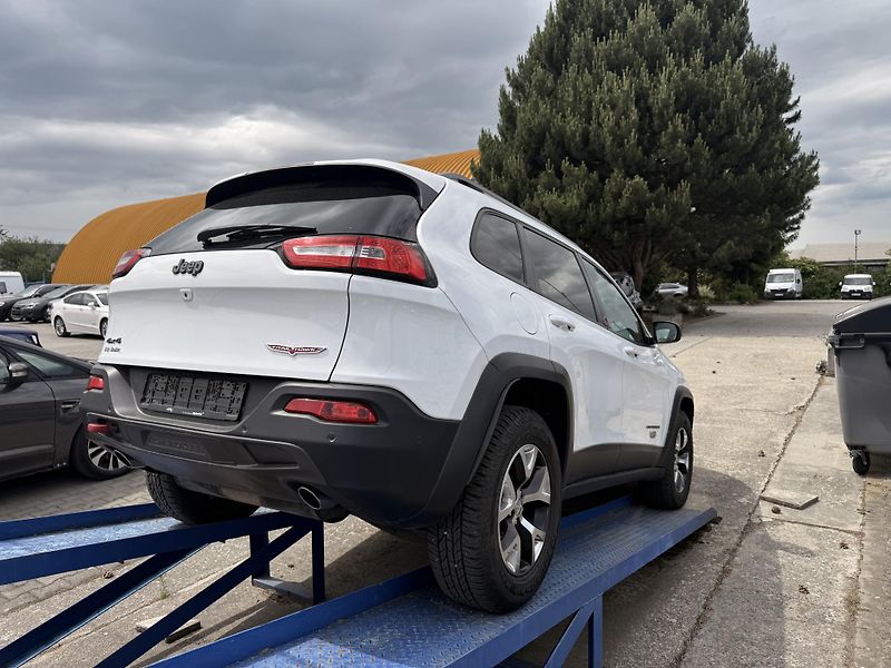 Jeep Cherokee (2016)  3.2 V6 Trailhawk 4WD,1941!! - fotka 32 z 37