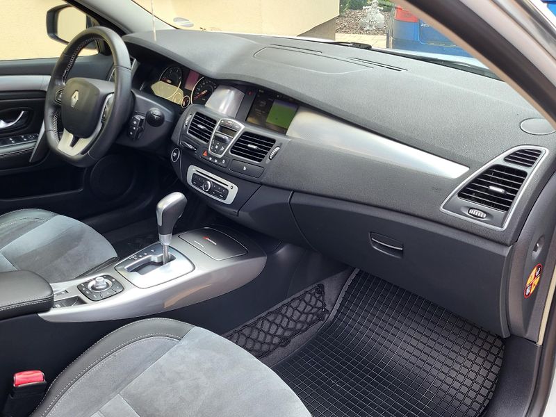 Renault Laguna 2.0dCi 127kW*4CONTROL*PANORAMA - fotka 43 z 54