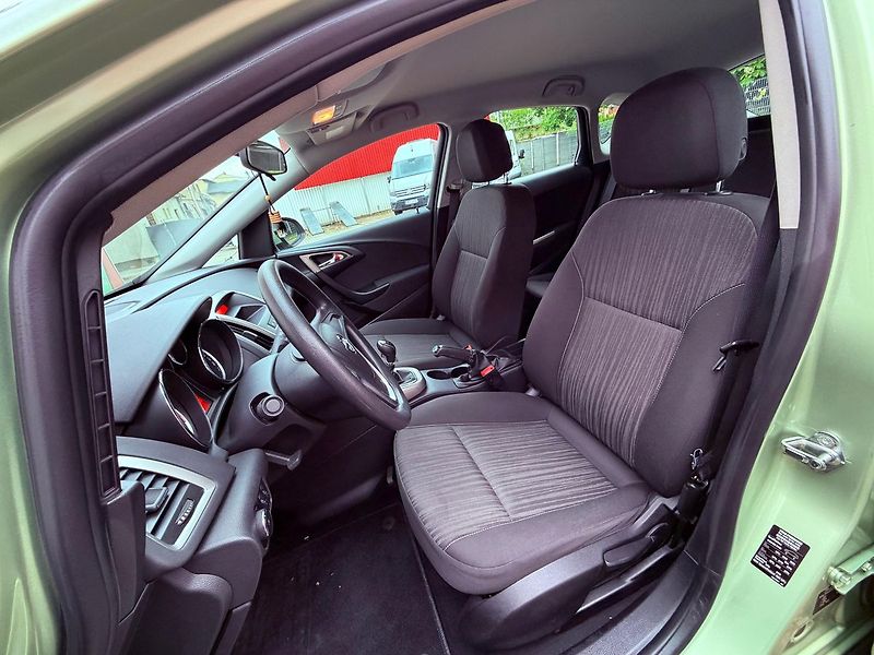 Opel Astra 1.4 EcoTec Design Edition - fotka 13 z 20