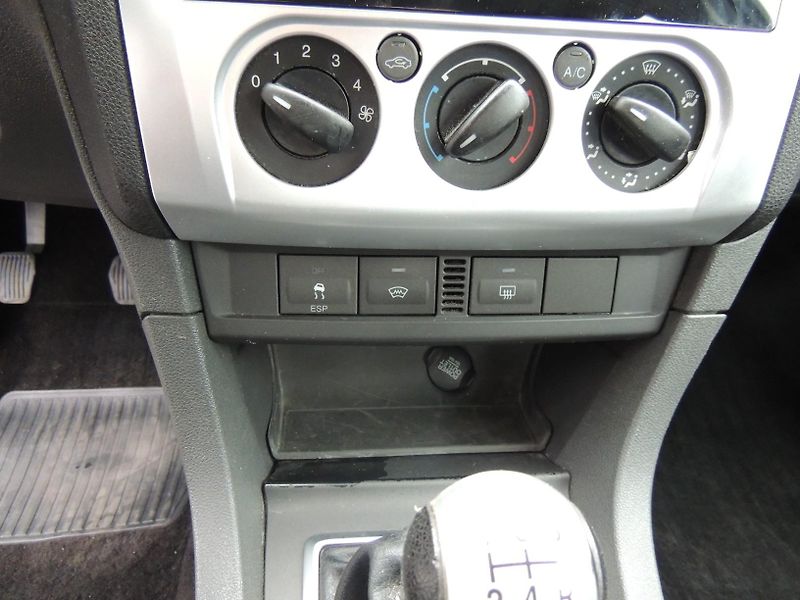 Ford Focus (2006) 1,6TDCi,80kw,Combi,klima - fotka 15 z 30