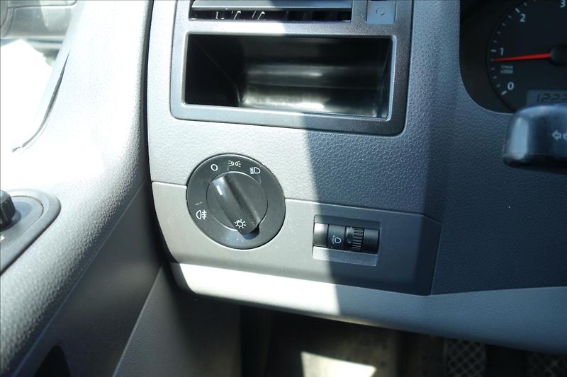 Volkswagen Transporter 2,5 TDi 96KW,ČR,8 MÍST,LONG. - fotka 25 z 30