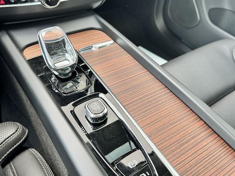 Volvo XC60 T8 AWD ULTIMATE // REZERVACE - fotka 19 z 45