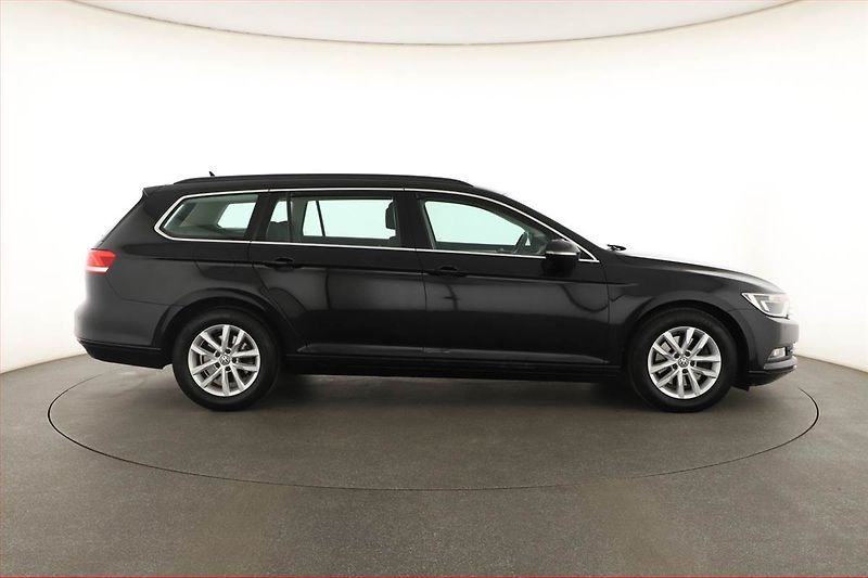 Volkswagen Passat (2016) 2.0 TDI, Navi, Tempomat - fotka 6 z 22