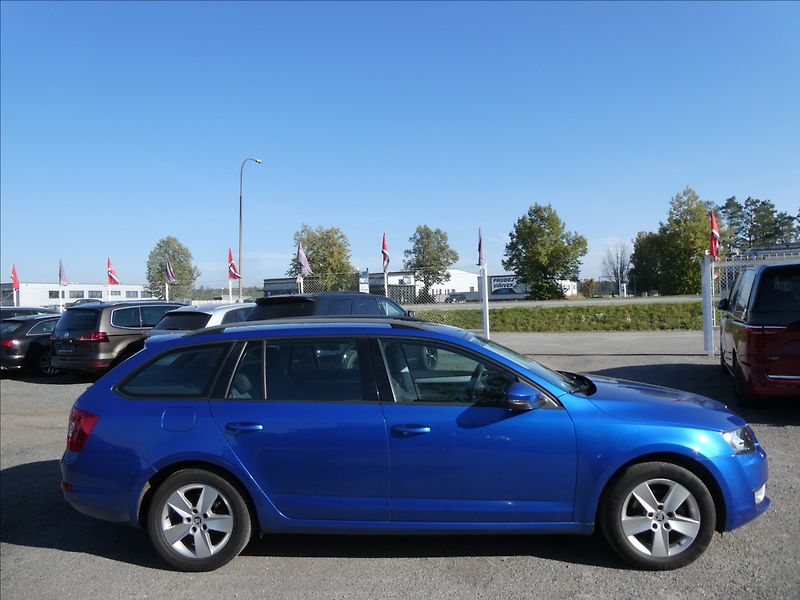 Škoda Octavia 1,6 TDi 77kW 4x4 serviska - fotka 12 z 45