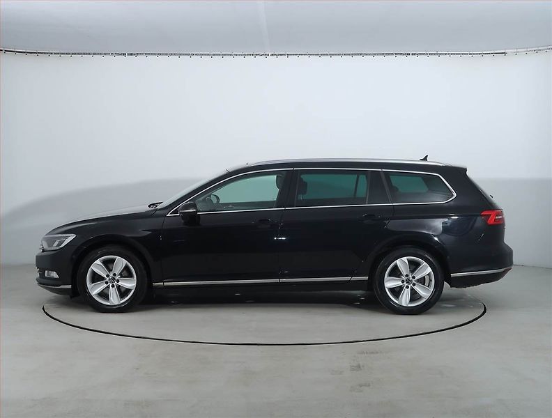 Volkswagen Passat (2016) 2.0 TDI, Automat, Navi - fotka 3 z 23