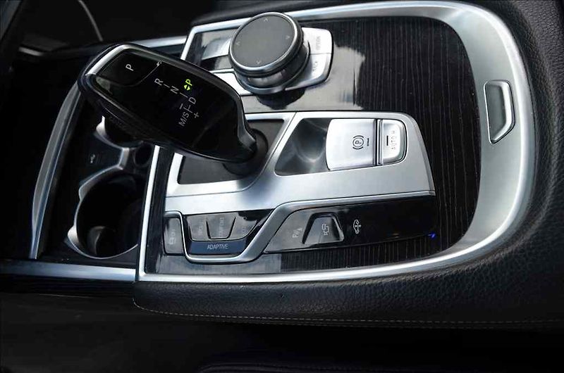 BMW Řada 7 (2019) L 740 I 3,0 - fotka 22 z 30
