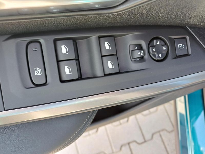 Peugeot 5008 (2026) BUSINESS Hybrid 145 e-DCS6 - fotka 24 z 27