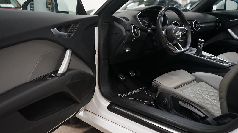 Audi TT Roadster 2.0 TDI  Manual - fotka 13 z 19