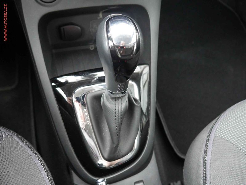 Renault Captur (2015) 1.2 TCe, AT, navi - fotka 18 z 20