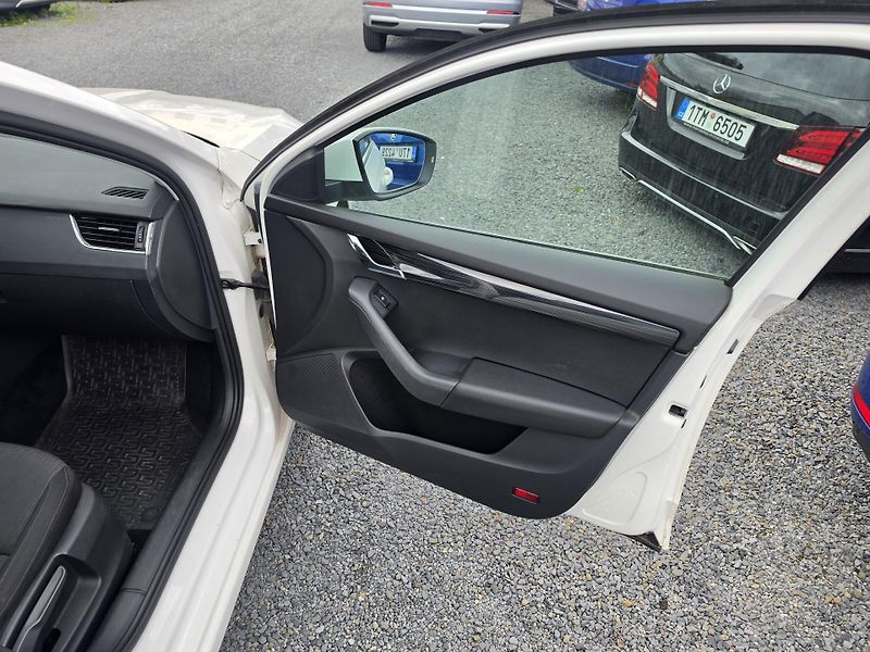 Škoda Octavia 2.0 TDI DSG 4x4 Led kei - fotka 15 z 19
