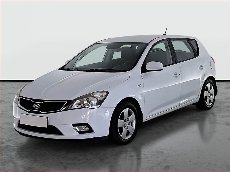 Kia Ceed (2012) 1.6 CRDi, po STK, zamluveno - fotka 2 z 16