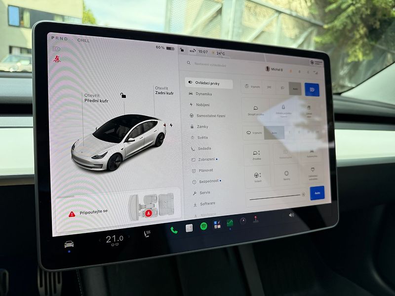 Tesla Model 3 Long Range AWD - fotka 19 z 41