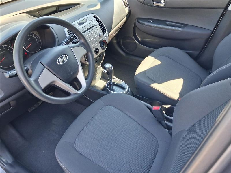 Hyundai i20 1,4 1.4i, automat,po servisu - fotka 11 z 13