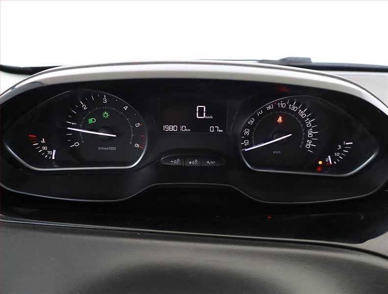 Peugeot 208 (2019) 1.5 BlueHDI, ČR,1.maj - fotka 9 z 14