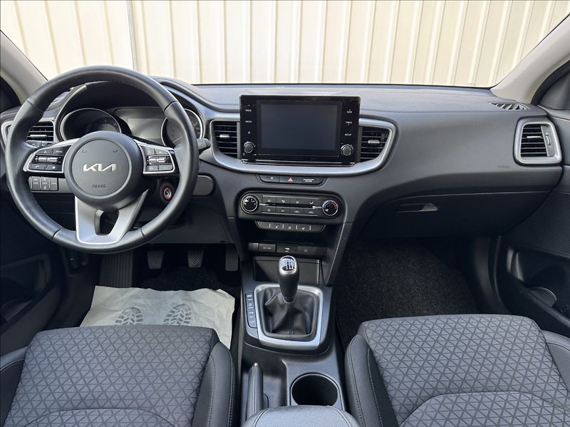 Kia Ceed 1,6 CRDi SW FRESH DPH 1.maj ČR - fotka 25 z 50