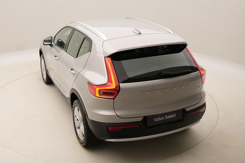 Volvo XC40 B4 AWD BRIGHT PLUS 1.MAJ,CZ - fotka 18 z 48