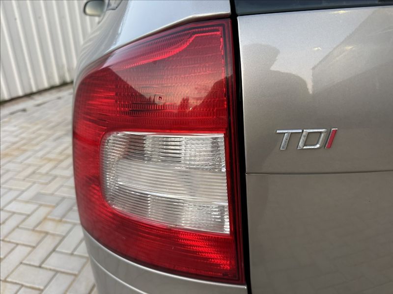 Škoda Octavia 2,0 TDI ELEGANCE tažné původČR - fotka 15 z 50