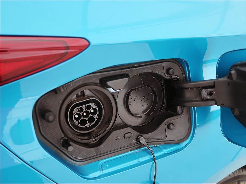 Toyota Prius (2017) 1.8 PHV - fotka 18 z 19