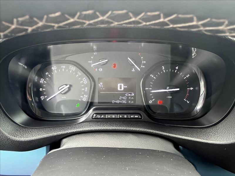 Peugeot Traveller 2,0 BlueHDI  Active - fotka 13 z 27