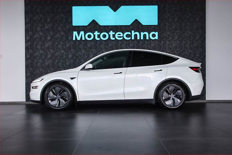 Tesla Model Y (2025) Long Range AWD 79kWh - fotka 3 z 21