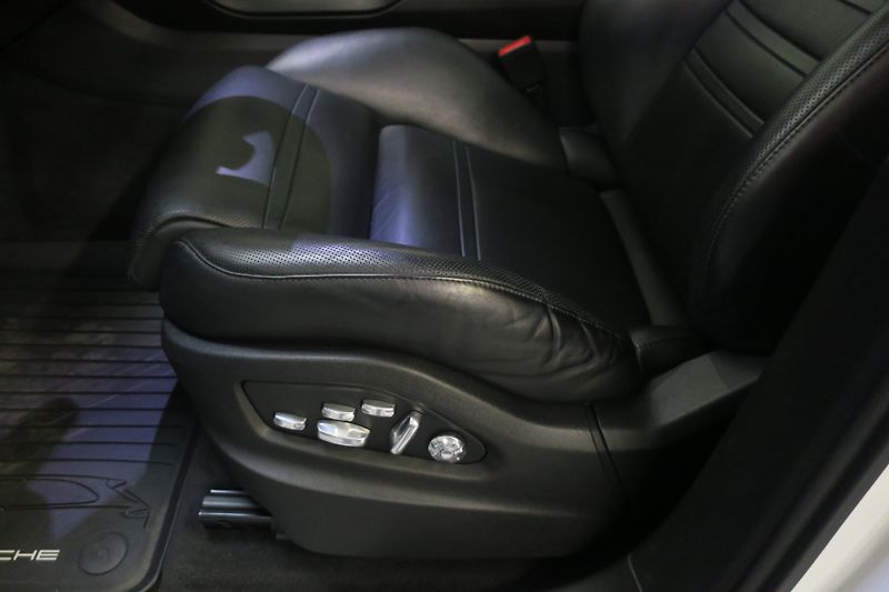 Porsche Cayenne (2019) Coupe 3.0 V6 Tiptronic Vzduch - fotka 14 z 45