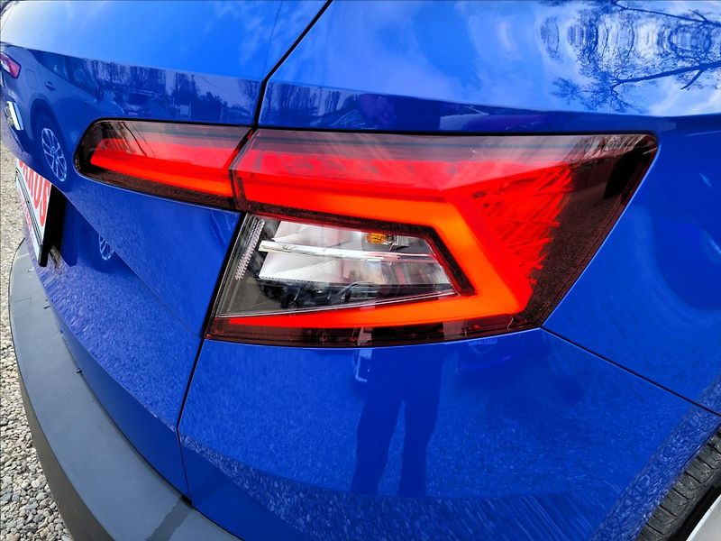 Škoda Karoq 1,6 tdi,navi,výhřev,klima,alu - fotka 46 z 50
