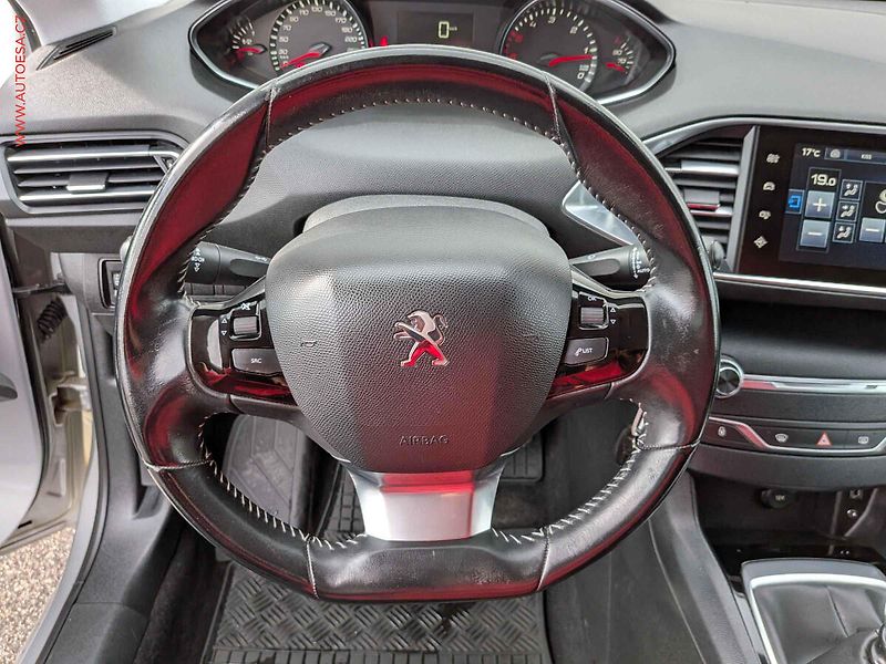 Peugeot 308 (2017) 1.6HDi, 2.maj,ČR, autoAC - fotka 13 z 14