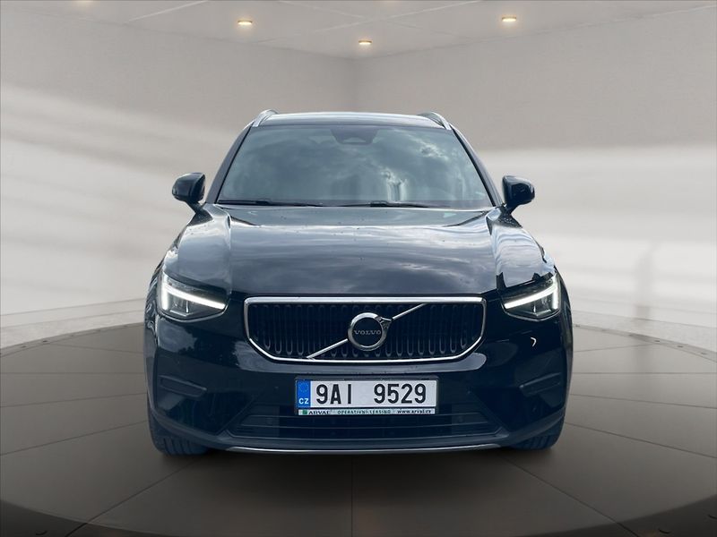 Volvo XC40 2,0 B4 Core AT - fotka 2 z 11
