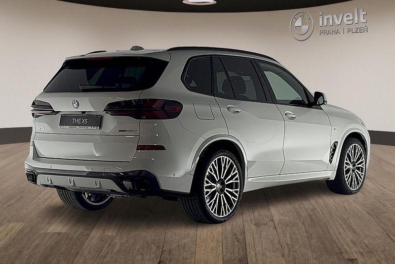 BMW X5 xDrive30d - fotka 3 z 12