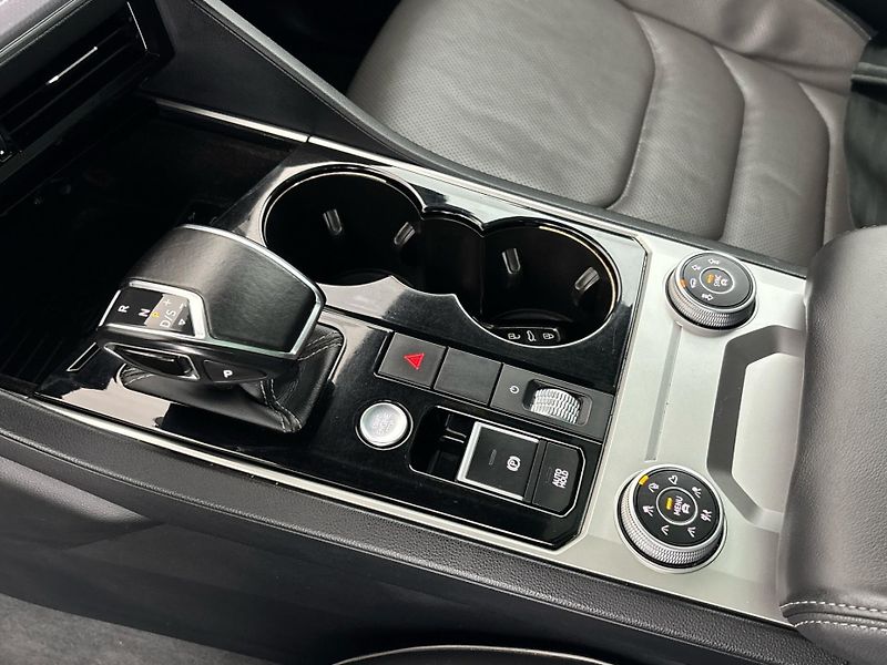 Volkswagen Touareg R-LINE - fotka 20 z 30