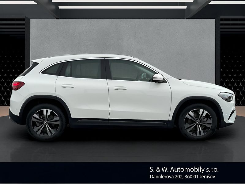 Mercedes-Benz GLA 180 d - fotka 4 z 30