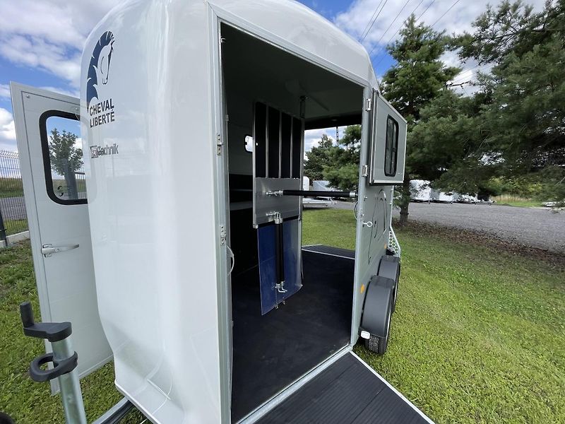 Cheval Liberté (2026) Touring Country, BÍLÝ - fotka 14 z 33