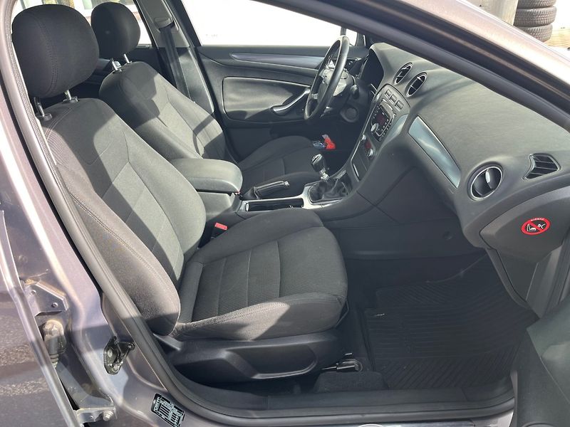 Ford Mondeo (2011) 2.0 TDCi - fotka 13 z 20