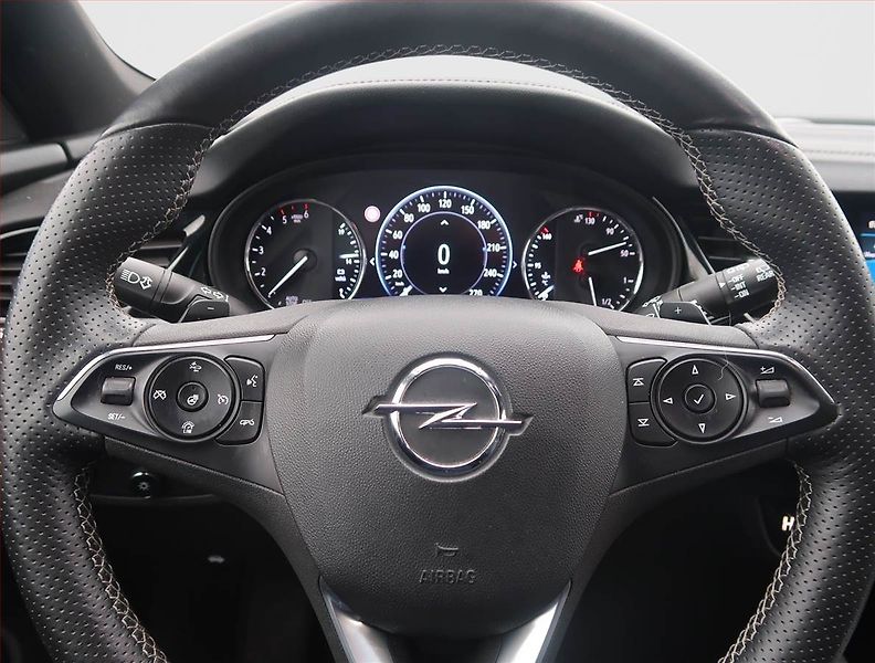 Opel Insignia (2020) 2.0 BiTurbo CDTI - fotka 16 z 25