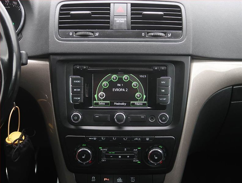 Škoda Yeti (2014) Elegance 2.0 TDI, 4X4 - fotka 12 z 25