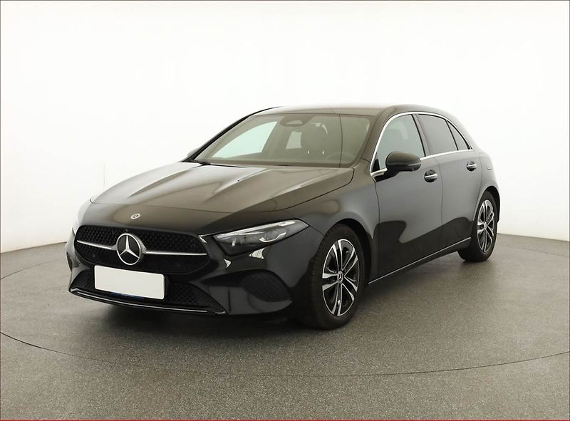 Mercedes-Benz Třídy A (2024) A 200 d - fotka 2 z 23