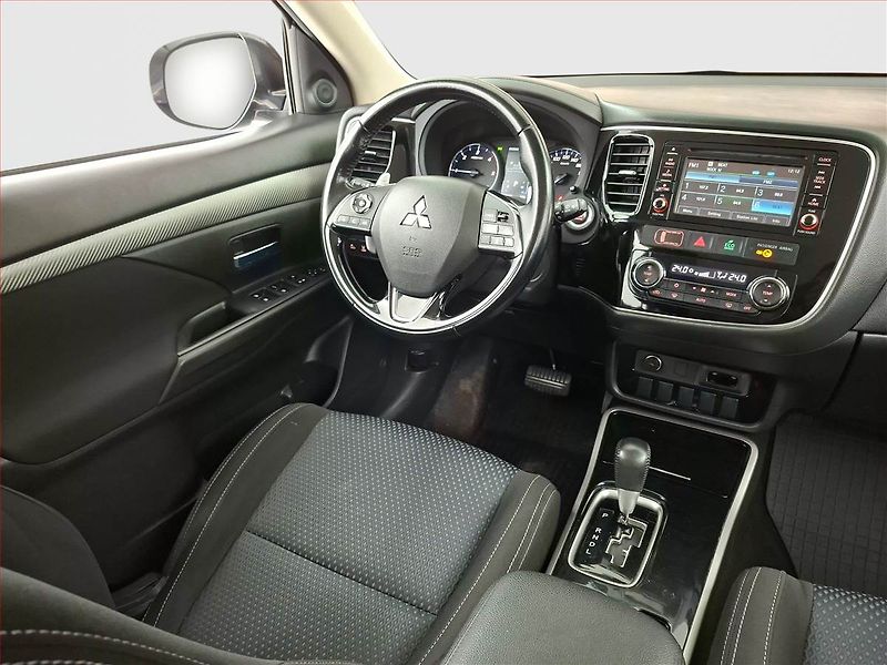 Mitsubishi Outlander (2017) 2.2 DI-D, 4X4, Automat - fotka 7 z 20