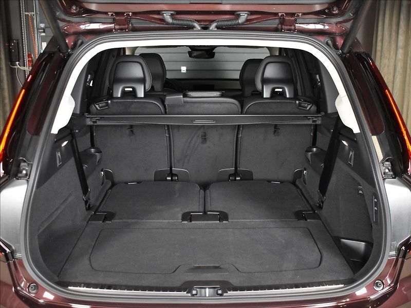 Volvo XC90 (2026) 2,0 B5  Plus Bright - fotka 19 z 38